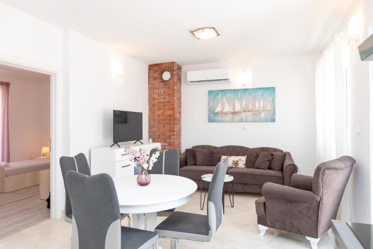 Holiday Home Kate ซูเปตาร์ ภายนอก รูปภาพ